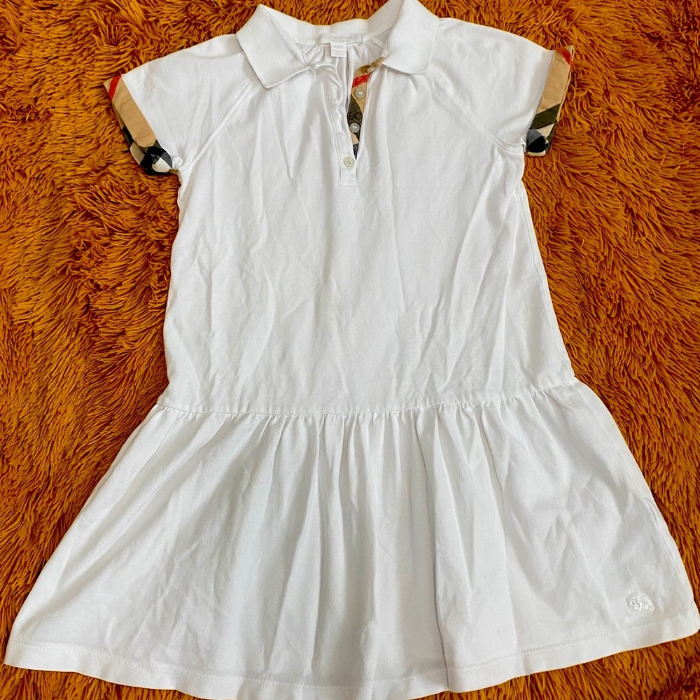 It’s a Burberry dress for girls 8/7 size supercozy